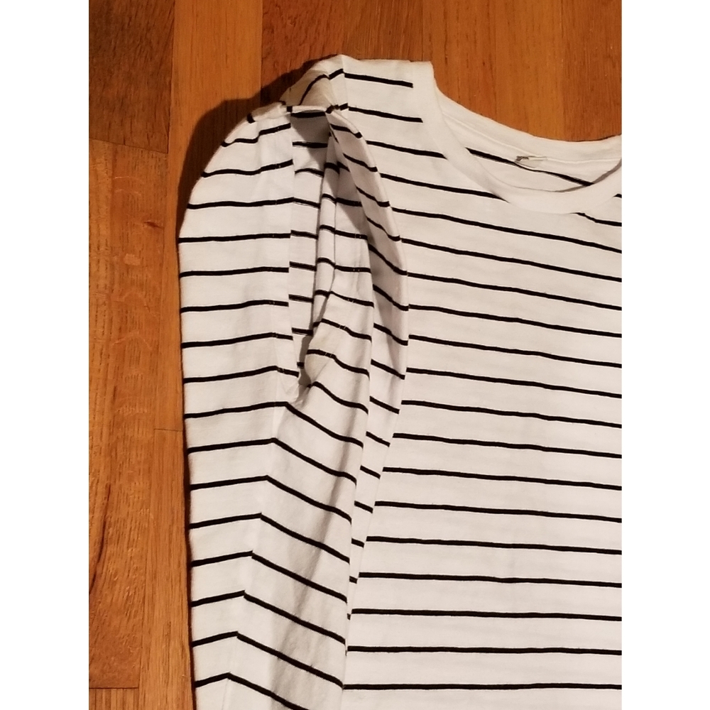 UNIQLO 100% cotton boyfriend tee - Picture 2 of 3